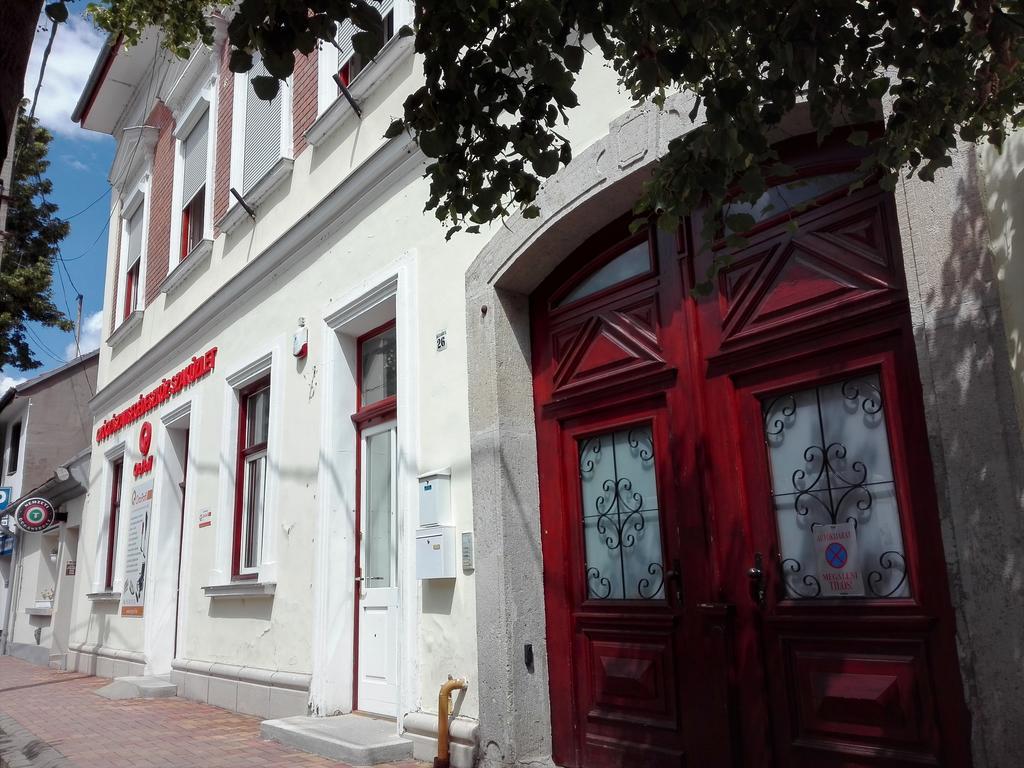 Downtown Deluxe Eger